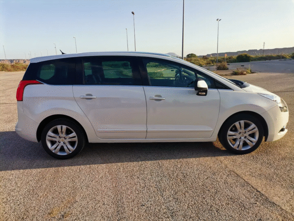 2010 Peugeot 5008 2.0HDI Sport Pack - Imagen 15