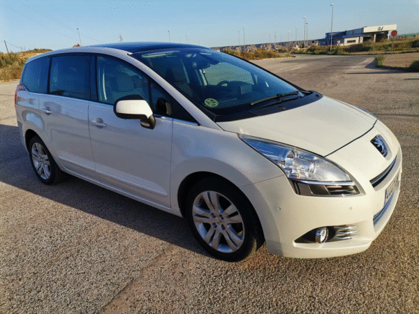 2010 Peugeot 5008 2.0HDI Sport Pack - Imagen 5