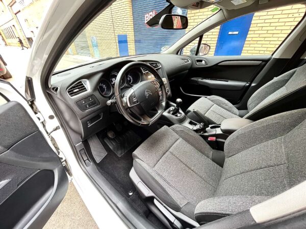 2015 Citroen C4 PureTech 110 Selection - Imagen 6